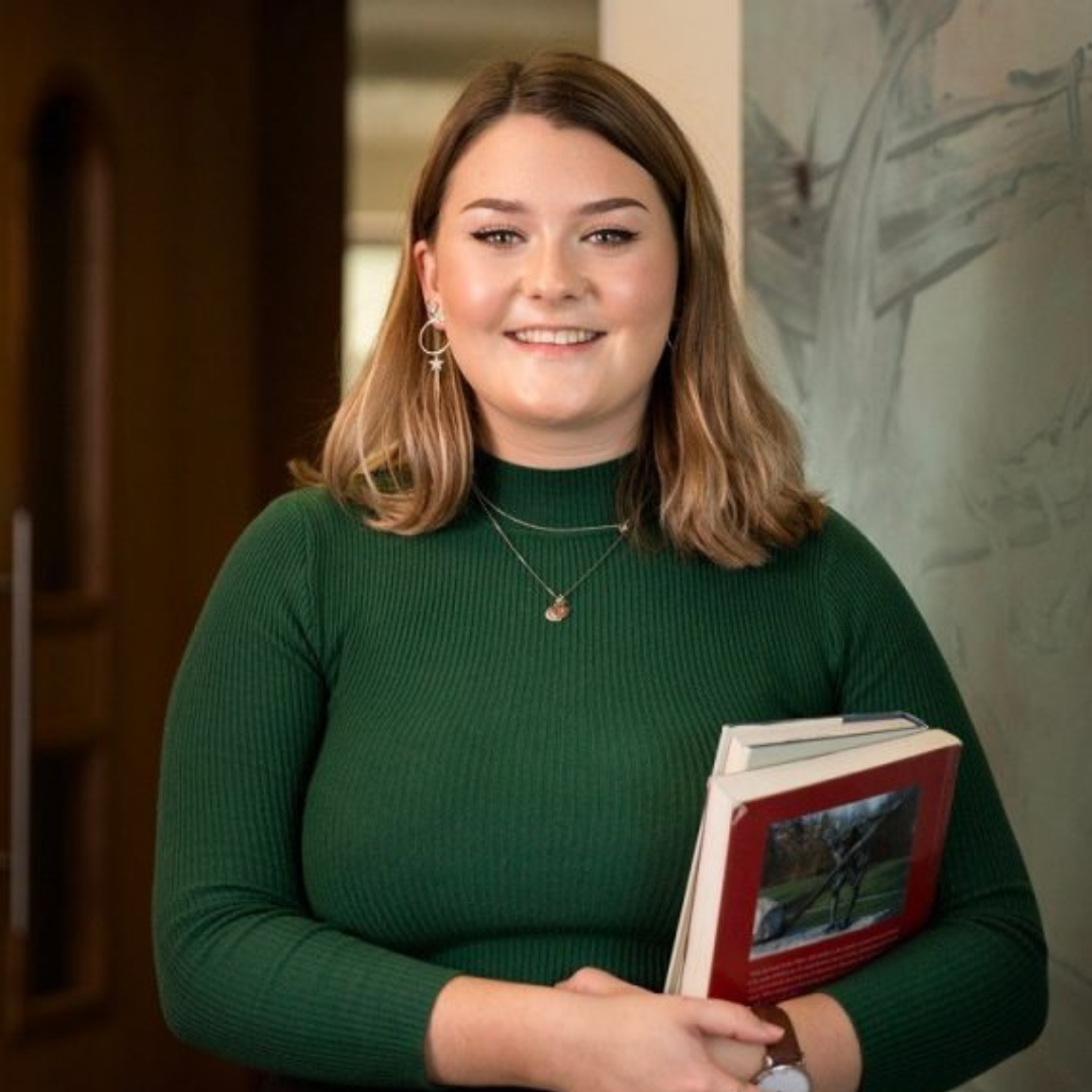 Mirabelle Field Headshot