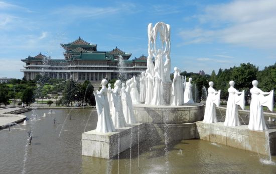 Tout savoir sur les voyages en Corée du Nord: Pyongyang Mansudae Fountain Park