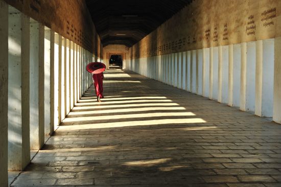 Tout savoir sur les voyages et les vacances en Myanmar: Young Buddhist monk