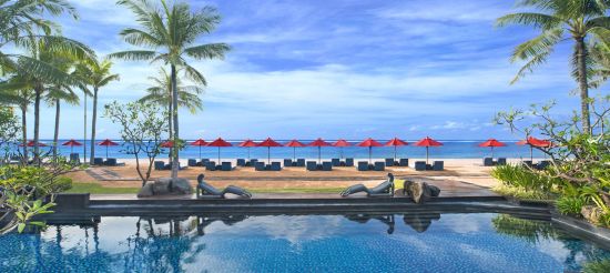 The St. Regis Bali Resort in Südbali:  Views to the Beach from Kayuputi Restaurant