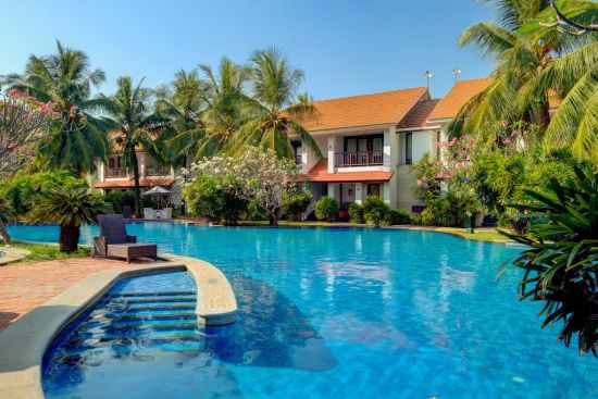 Radisson Blu Resort, Temple Bay Mamallapuram in Mahabalipuram:  Meadering Pool