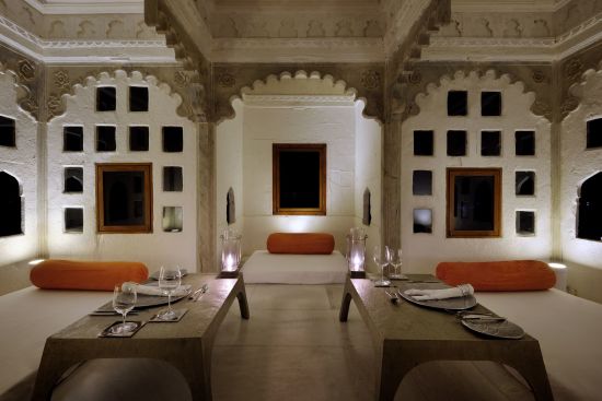RAAS Devigarh à Udaipur:  Private Dining Area-Hawa Gokhra
