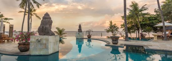 Siddhartha Oceanfront Resort & Spa in Ostbali:  Oceanfront Pool Sunset