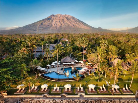 Siddhartha Oceanfront Resort & Spa in Ostbali:  Aerial View Oceanfront and Mount Agung