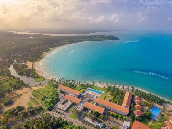 Amaya Beach à Passekudah: drone shot
