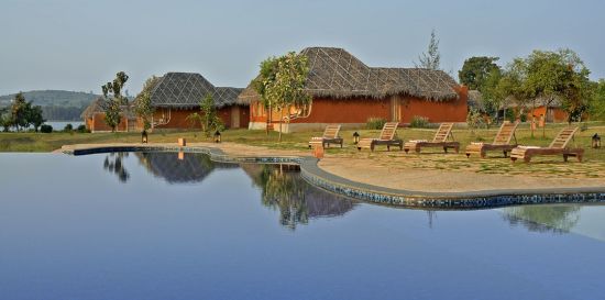 Evolve Back Kuruba Safari Lodge in Nagarhole Nationalpark: Pool Huts & Pool