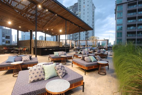 Baitong Hotel & Resort à Phnom Penh:  Lantern Skybar