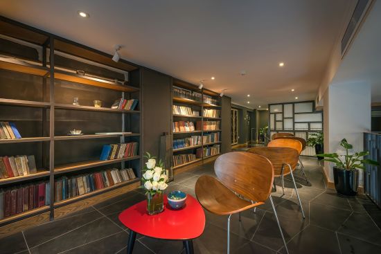 Bespoke Trendy Hotel Hanoi:  Library