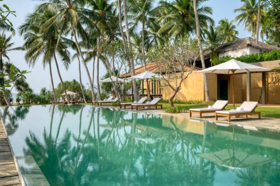 Kayaam House à Tangalle:  Swimmingpool with loungers