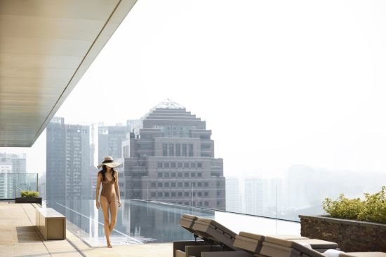 COMO Metropolitan Singapore in Singapur: Rooftop Pool Lifestyle