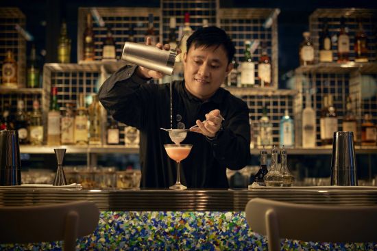 COMO Metropolitan Singapore in Singapur:  COMO Cuisine Bartender