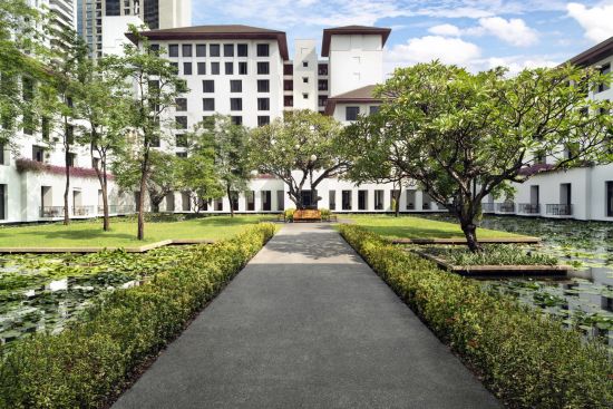 The Sukhothai Bangkok:  Courtyard with Lotus pond