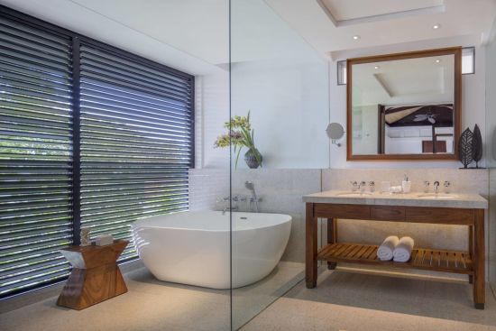 The Residence Bintan:  Deluxe Sea View Villa | Bathroom