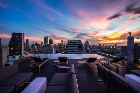 Amara Bangkok: Rooftop bar AkaAza