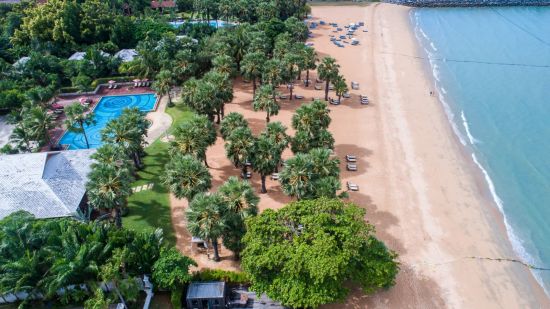 Ravindra Beach Resort & Spa à Pattaya: Beach
