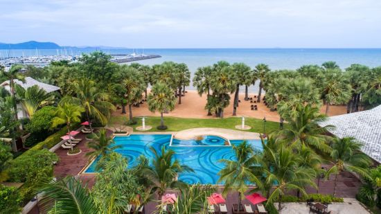 Ravindra Beach Resort & Spa à Pattaya:  Swimming Pool
