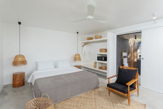 Tamu Koh Rong:  Jungle room