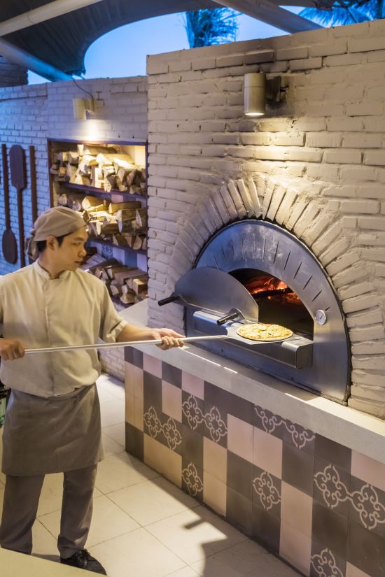Fusion Resort Cam Ranh in Nha Trang:  Fresh Pizza at Zen
