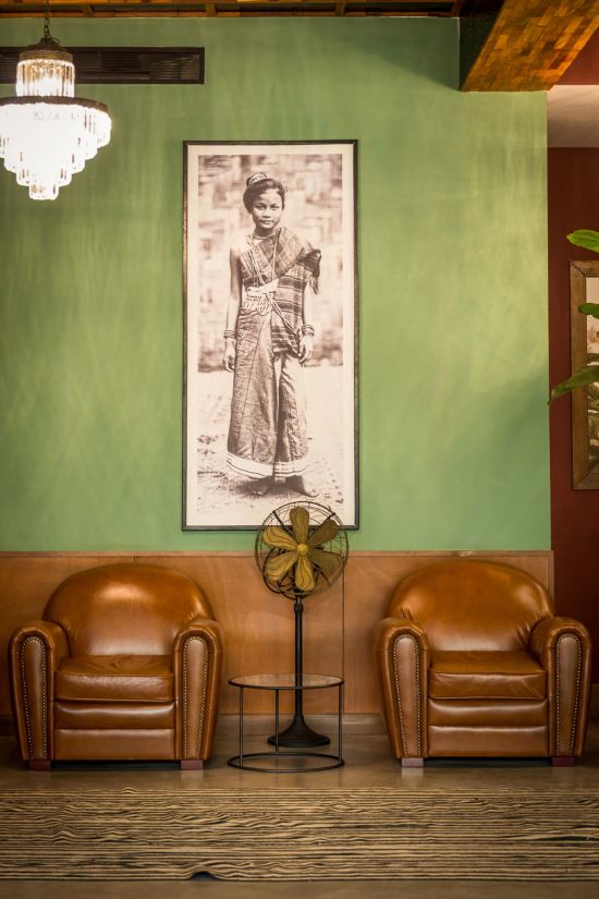 Lao Poet à Vientiane:  Lobby