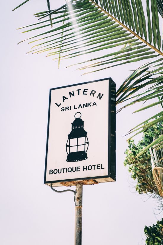 Lantern Boutique Hotel à Mirissa:  Hotel Sign