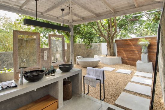 Haritha Villas & Spa à Hikkaduwa:  2-BR Colonial Mansion | Bathroom