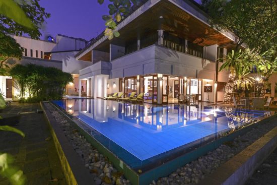 Colombo Court Hotel & Spa: Pool Side Restaurent
