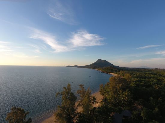 Koh Jum Beach Villas à Ko Jum:  Beach from above