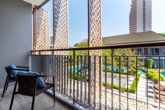 Villa Deva Resort & Hotel in Bangkok:  Deluxe Pool View