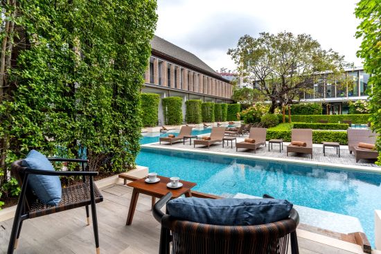 Villa Deva Resort & Hotel in Bangkok:  Deluxe Pool Access