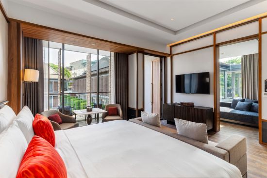 Villa Deva Resort & Hotel in Bangkok:  Executive Suite Pool View
