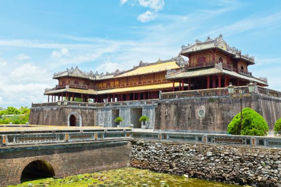 Les hauts lieux du Vietnam de Hanoi: Hue: Citadel on the Northern bank of the Perfume River