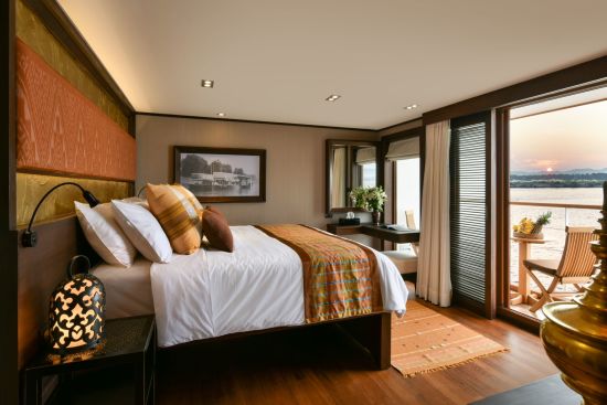 Flusskreuzfahrt auf der «Sanctuary Ananda» Mandalay-Bagan: Sanctuary Ananda Deluxe Suite Bed-02