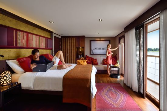 Flusskreuzfahrt auf der «Sanctuary Ananda» Mandalay-Bagan: Sanctuary Ananda Suite Bed 2 Balcony View