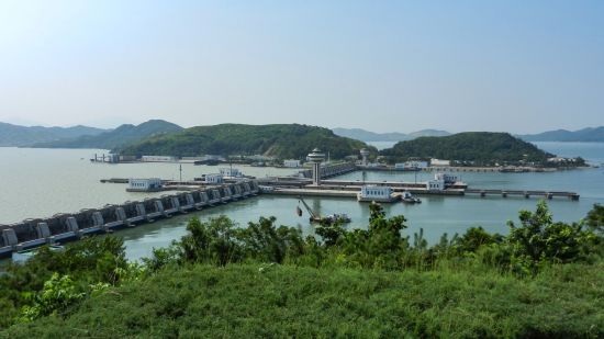 Circuit compact en Corée du Nord de Pyongyang: Nampo: West Sea Dam