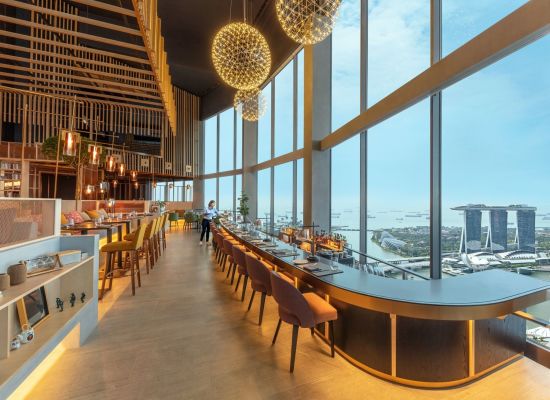 Swissotel The Stamford in Singapur: SKAI Entrance View