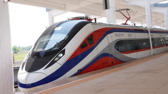 Laos Kompakt von Vientiane nach Luang Prabang: Laos-China Railway