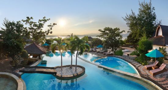 Vila Ombak à Gili:  Island Pool with Bar