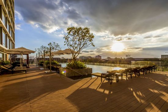 Crowne Plaza Vientiane: Swimming Pool