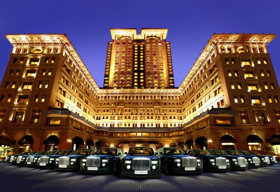 The Peninsula Hong Kong:  Rolls-Royce Fleet(Night)