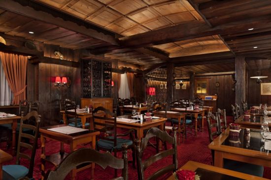 The Peninsula Hong Kong:  Chesa