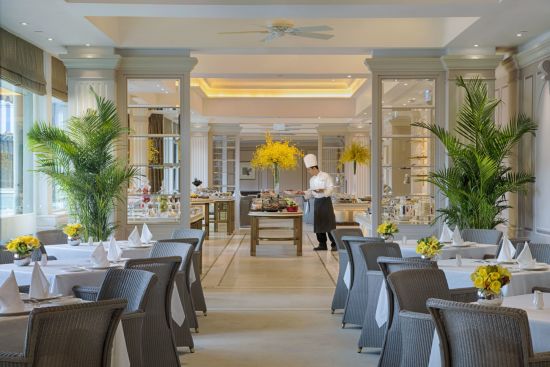 The Peninsula Hong Kong:  The Verandah