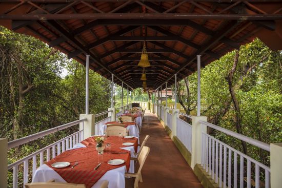 Mercure Goa Devaaya Retreat: f&b: 