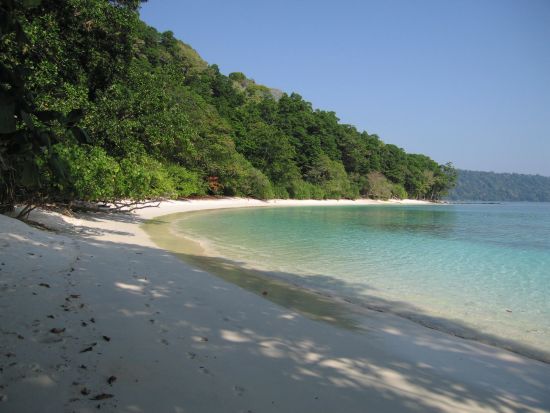 Barefoot at Havelock in Andamanen: beach: 