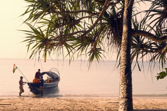 Barefoot at Havelock in Andamanen:  Fisherboat
