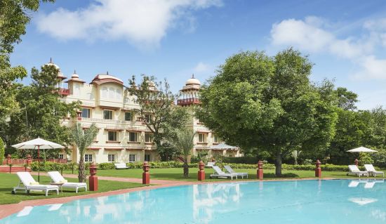 Jai Mahal Palace à Jaipur:  Pool Daylight