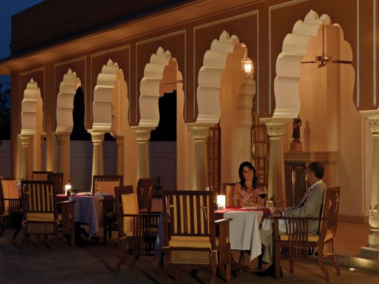 The Oberoi Rajvilas à Jaipur:  Rajmahal Outdoor Dinning