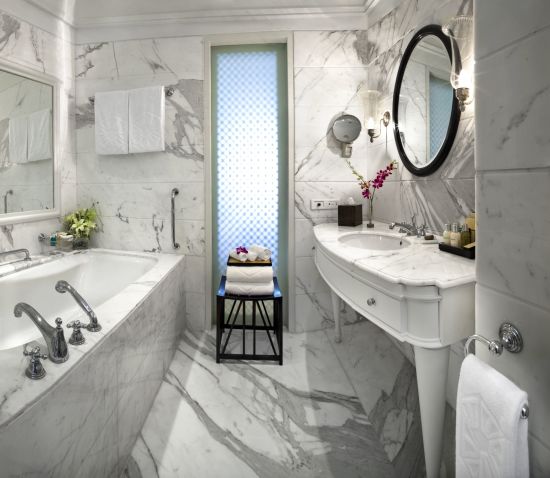 The Taj Mahal Palace à Mumbai:  Luxury Grand City View | Bathroom