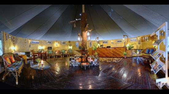 Pench Jungle Camp:  Lobby