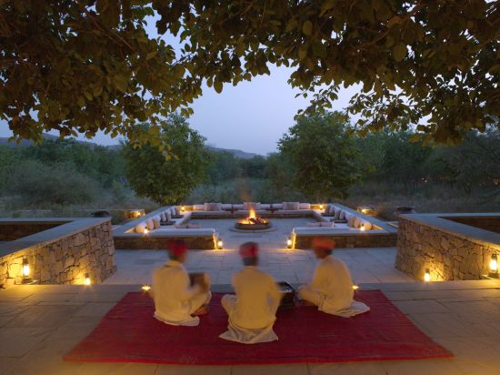 Aman-i-Khas à Ranthambore:  Outdoor Fireplace at Dusk