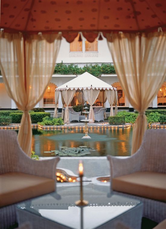 Taj Lake Palace à Udaipur:  Lilipond Private Dining 001
